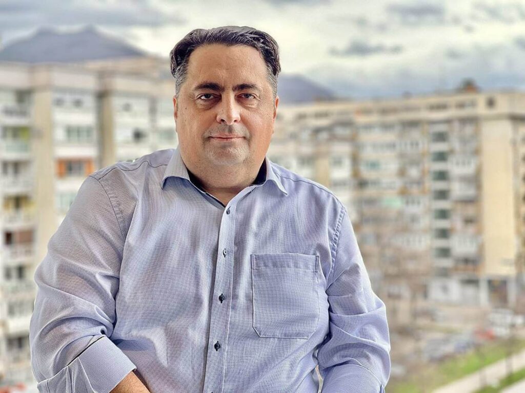 Kenan Crnkić u svakodnevnom okruzenju, autor inspirativnih knjiga